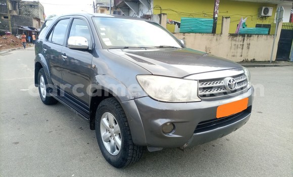 Acheter Occasion Voiture Toyota Fortuner Gris à Douala, Littoral Cameroon Acheter Occasion Voiture Toyota Fortuner Gris à Douala, Littoral Cameroon