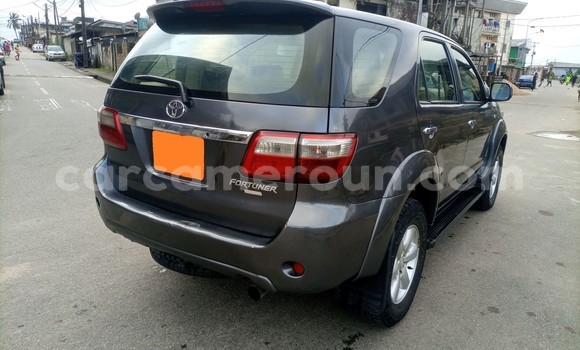 Acheter Occasion Voiture Toyota Fortuner Gris à Douala, Littoral Cameroon Acheter Occasion Voiture Toyota Fortuner Gris à Douala, Littoral Cameroon