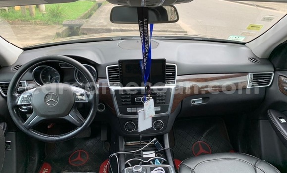 Sayi Na hannu Mercedes‒Benz ML–Class Sauran Mota in Douala a Ƙasar Kamaru Sayi Na hannu Mercedes‒Benz ML–Class Sauran Mota in Douala a Ƙasar Kamaru