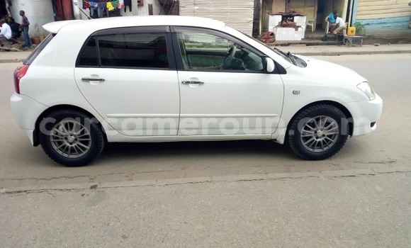 Sayi Na hannu Toyota Corolla White Mota in Douala a Ƙasar Kamaru Sayi Na hannu Toyota Corolla White Mota in Douala a Ƙasar Kamaru