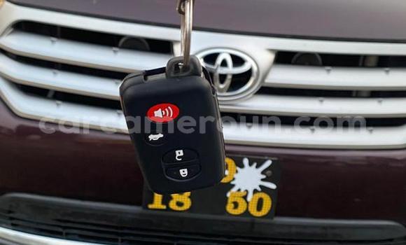 Sayi Na hannu Toyota Highlander Brown Mota in Douala a Ƙasar Kamaru Sayi Na hannu Toyota Highlander Brown Mota in Douala a Ƙasar Kamaru