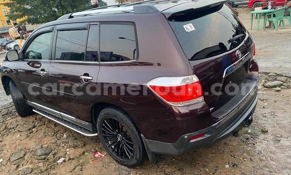 Sayi Na hannu Toyota Highlander Brown Mota in Douala a Ƙasar Kamaru Sayi Na hannu Toyota Highlander Brown Mota in Douala a Ƙasar Kamaru