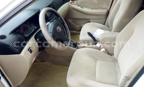 Sayi Na hannu Toyota Corolla White Mota in Douala a Ƙasar Kamaru Sayi Na hannu Toyota Corolla White Mota in Douala a Ƙasar Kamaru