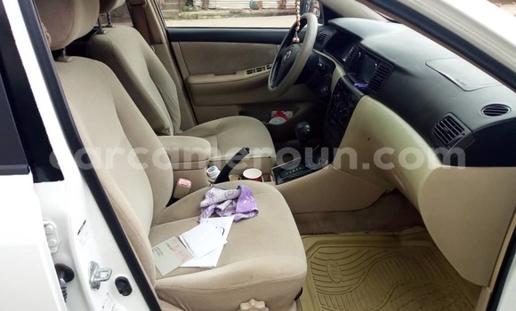 Sayi Na hannu Toyota Corolla White Mota in Douala a Ƙasar Kamaru Sayi Na hannu Toyota Corolla White Mota in Douala a Ƙasar Kamaru