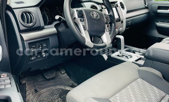 Sayi Imported Toyota Tundra Azurfa Mota in Douala a Ƙasar Kamaru Sayi Imported Toyota Tundra Azurfa Mota in Douala a Ƙasar Kamaru