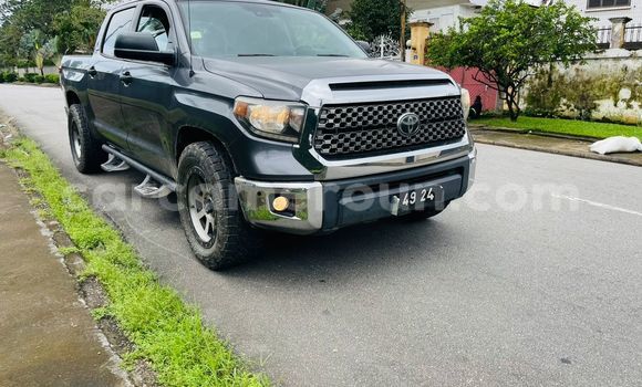 Sayi Imported Toyota Tundra Azurfa Mota in Douala a Ƙasar Kamaru Sayi Imported Toyota Tundra Azurfa Mota in Douala a Ƙasar Kamaru
