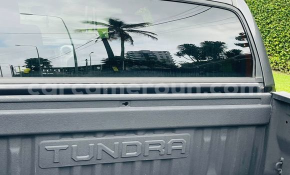 Sayi Imported Toyota Tundra Azurfa Mota in Douala a Ƙasar Kamaru Sayi Imported Toyota Tundra Azurfa Mota in Douala a Ƙasar Kamaru
