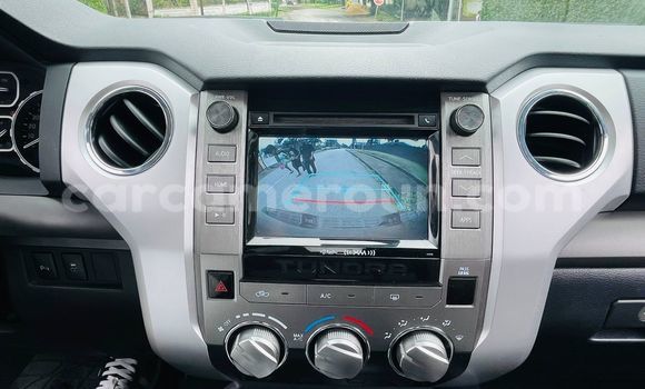 Sayi Imported Toyota Tundra Azurfa Mota in Douala a Ƙasar Kamaru Sayi Imported Toyota Tundra Azurfa Mota in Douala a Ƙasar Kamaru