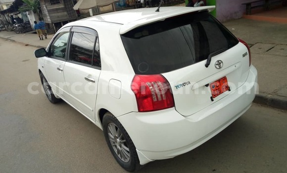 Sayi Na hannu Toyota Corolla White Mota in Douala a Ƙasar Kamaru Sayi Na hannu Toyota Corolla White Mota in Douala a Ƙasar Kamaru