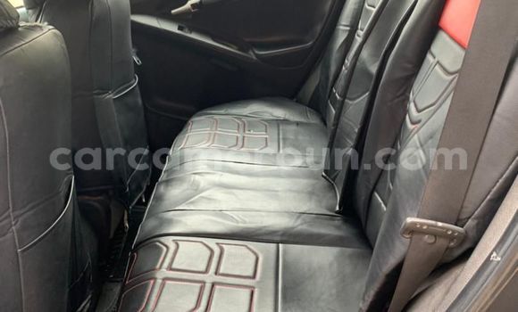 Sayi Na hannu Toyota Matrix Black Mota in Douala a Ƙasar Kamaru Sayi Na hannu Toyota Matrix Black Mota in Douala a Ƙasar Kamaru