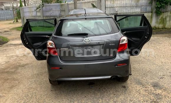 Sayi Na hannu Toyota Matrix Black Mota in Douala a Ƙasar Kamaru Sayi Na hannu Toyota Matrix Black Mota in Douala a Ƙasar Kamaru