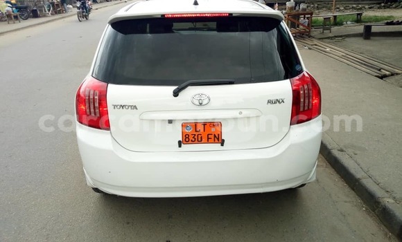 Sayi Na hannu Toyota Corolla White Mota in Douala a Ƙasar Kamaru Sayi Na hannu Toyota Corolla White Mota in Douala a Ƙasar Kamaru