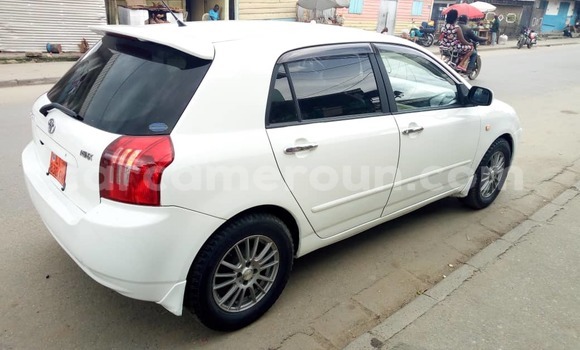 Sayi Na hannu Toyota Corolla White Mota in Douala a Ƙasar Kamaru Sayi Na hannu Toyota Corolla White Mota in Douala a Ƙasar Kamaru