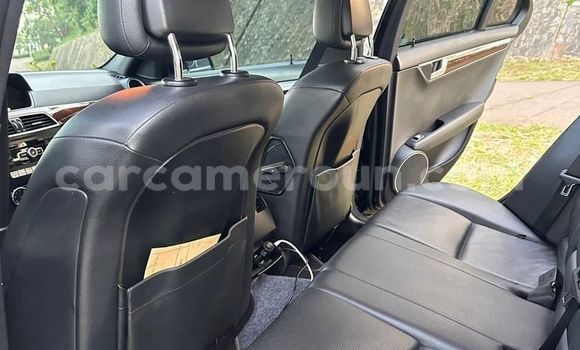 Sayi Imported Mercedes‒Benz C–Class Black Mota in Douala a Ƙasar Kamaru Sayi Imported Mercedes‒Benz C–Class Black Mota in Douala a Ƙasar Kamaru