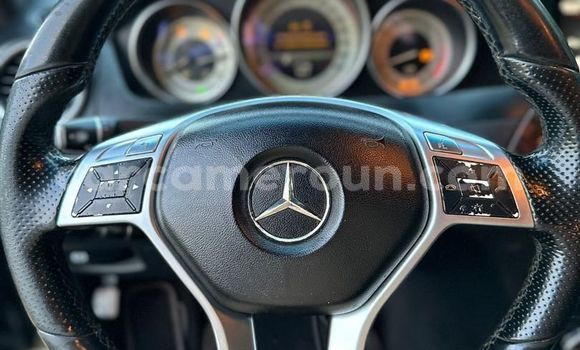 Sayi Imported Mercedes‒Benz C–Class Black Mota in Douala a Ƙasar Kamaru Sayi Imported Mercedes‒Benz C–Class Black Mota in Douala a Ƙasar Kamaru