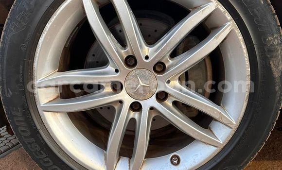 Sayi Imported Mercedes‒Benz C–Class Black Mota in Douala a Ƙasar Kamaru Sayi Imported Mercedes‒Benz C–Class Black Mota in Douala a Ƙasar Kamaru