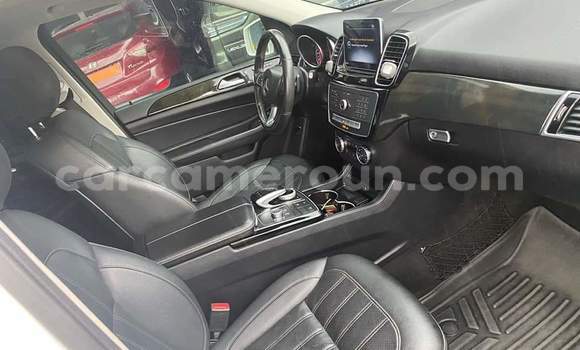 Sayi Na hannu Mercedes Viano White Mota in Douala a Ƙasar Kamaru Sayi Na hannu Mercedes Viano White Mota in Douala a Ƙasar Kamaru