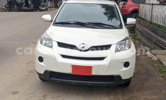 Acheter Import Voiture Toyota IST Blanc à Douala, Littoral Cameroon