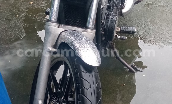 Sayi Na hannu Honda Shadow Black Motsi in Douala a Ƙasar Kamaru Sayi Na hannu Honda Shadow Black Motsi in Douala a Ƙasar Kamaru