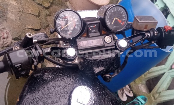 Sayi Na hannu Honda Shadow Black Motsi in Douala a Ƙasar Kamaru Sayi Na hannu Honda Shadow Black Motsi in Douala a Ƙasar Kamaru