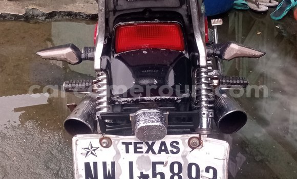 Sayi Na hannu Honda Shadow Black Motsi in Douala a Ƙasar Kamaru Sayi Na hannu Honda Shadow Black Motsi in Douala a Ƙasar Kamaru