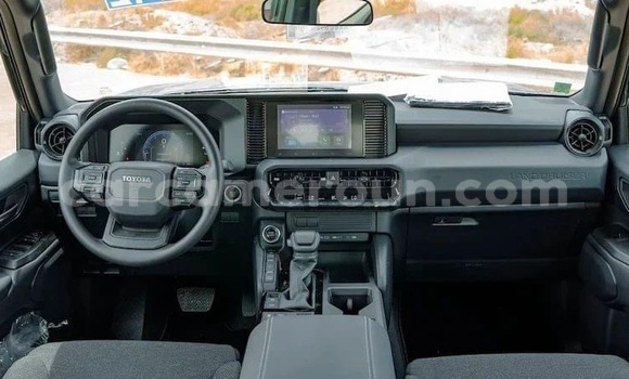 Acheter Neuf Voiture Toyota Prado Noir à Yaoundé, Central Cameroon Acheter Neuf Voiture Toyota Prado Noir à Yaoundé, Central Cameroon
