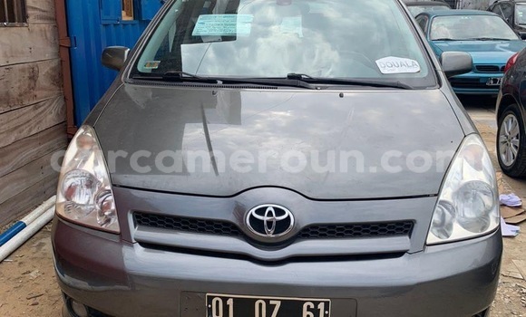 Sayi Na hannu Toyota Corolla Verso Azurfa Mota in Douala a Ƙasar Kamaru Sayi Na hannu Toyota Corolla Verso Azurfa Mota in Douala a Ƙasar Kamaru