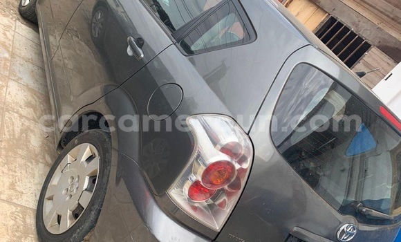 Sayi Na hannu Toyota Corolla Verso Azurfa Mota in Douala a Ƙasar Kamaru Sayi Na hannu Toyota Corolla Verso Azurfa Mota in Douala a Ƙasar Kamaru