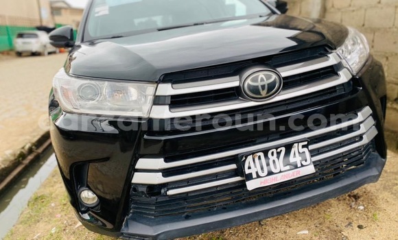 Sayi Na hannu Toyota Highlander Black Mota in Douala a Ƙasar Kamaru
