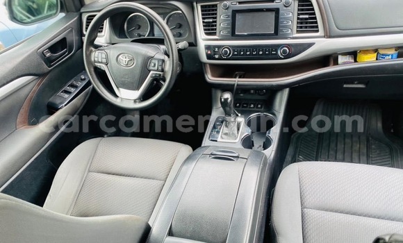 Sayi Na hannu Toyota Highlander Black Mota in Douala a Ƙasar Kamaru Sayi Na hannu Toyota Highlander Black Mota in Douala a Ƙasar Kamaru