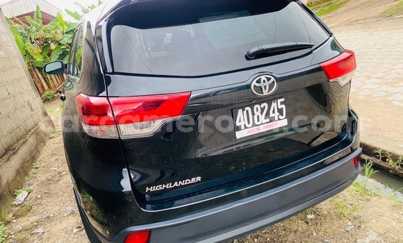 Sayi Na hannu Toyota Highlander Black Mota in Douala a Ƙasar Kamaru Sayi Na hannu Toyota Highlander Black Mota in Douala a Ƙasar Kamaru