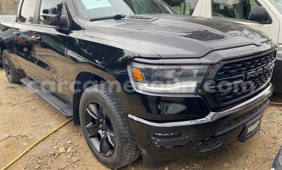 Sayi Sabo Dodge RAM Black Mota in Douala a Ƙasar Kamaru