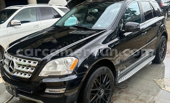 Sayi Sabo Mercedes‒Benz ML–Class Black Mota in Douala a Ƙasar Kamaru