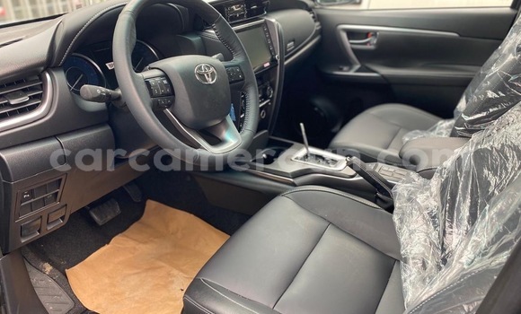 Sayi Sabo Toyota Fortuner Sauran Mota in Douala a Ƙasar Kamaru Sayi Sabo Toyota Fortuner Sauran Mota in Douala a Ƙasar Kamaru