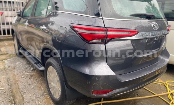 Sayi Sabo Toyota Fortuner Sauran Mota in Douala a Ƙasar Kamaru Sayi Sabo Toyota Fortuner Sauran Mota in Douala a Ƙasar Kamaru
