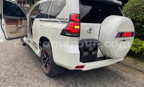 Sayi Sabo Toyota Prado White Mota in Douala a Ƙasar Kamaru Sayi Sabo Toyota Prado White Mota in Douala a Ƙasar Kamaru