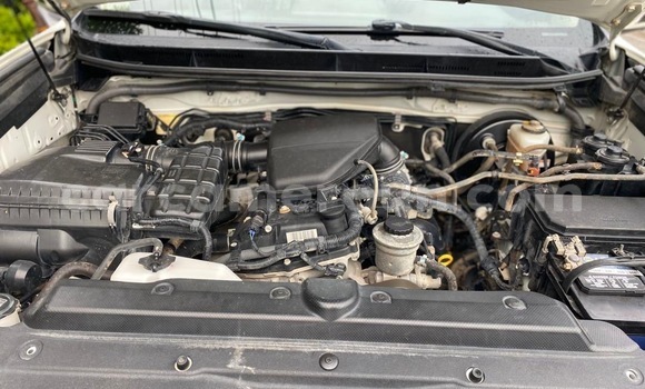 Sayi Sabo Toyota Prado White Mota in Douala a Ƙasar Kamaru Sayi Sabo Toyota Prado White Mota in Douala a Ƙasar Kamaru