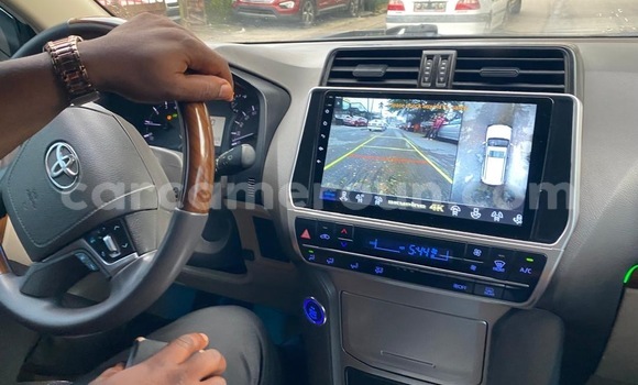 Sayi Sabo Toyota Prado White Mota in Douala a Ƙasar Kamaru Sayi Sabo Toyota Prado White Mota in Douala a Ƙasar Kamaru