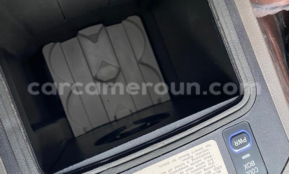 Sayi Sabo Toyota Prado White Mota in Douala a Ƙasar Kamaru Sayi Sabo Toyota Prado White Mota in Douala a Ƙasar Kamaru