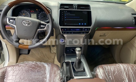 Sayi Sabo Toyota Prado White Mota in Douala a Ƙasar Kamaru Sayi Sabo Toyota Prado White Mota in Douala a Ƙasar Kamaru