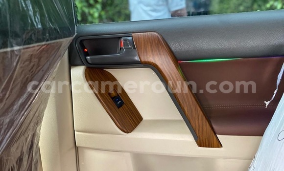 Sayi Sabo Toyota Prado White Mota in Douala a Ƙasar Kamaru Sayi Sabo Toyota Prado White Mota in Douala a Ƙasar Kamaru