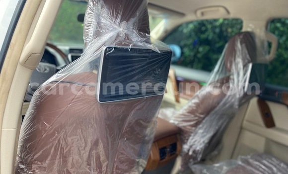 Sayi Sabo Toyota Prado White Mota in Douala a Ƙasar Kamaru Sayi Sabo Toyota Prado White Mota in Douala a Ƙasar Kamaru