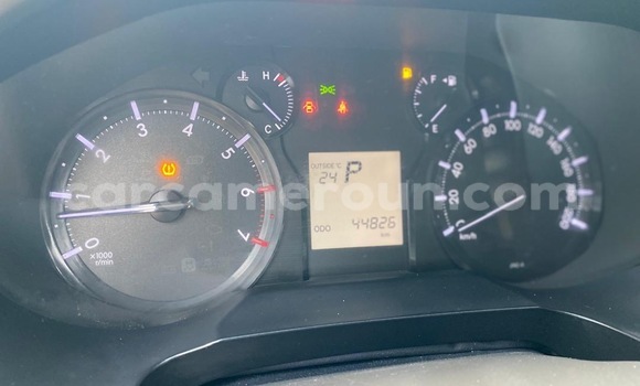 Sayi Sabo Toyota Prado White Mota in Douala a Ƙasar Kamaru Sayi Sabo Toyota Prado White Mota in Douala a Ƙasar Kamaru