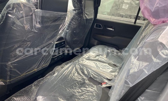 Sayi Sabo Toyota Land Cruiser Black Mota in Douala a Ƙasar Kamaru Sayi Sabo Toyota Land Cruiser Black Mota in Douala a Ƙasar Kamaru