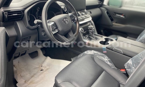 Sayi Sabo Toyota Land Cruiser Black Mota in Douala a Ƙasar Kamaru Sayi Sabo Toyota Land Cruiser Black Mota in Douala a Ƙasar Kamaru