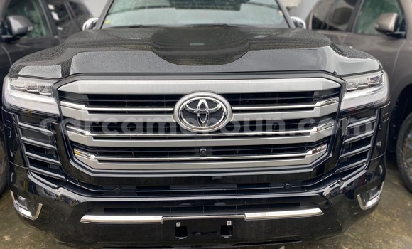 Sayi Sabo Toyota Land Cruiser Black Mota in Douala a Ƙasar Kamaru Sayi Sabo Toyota Land Cruiser Black Mota in Douala a Ƙasar Kamaru