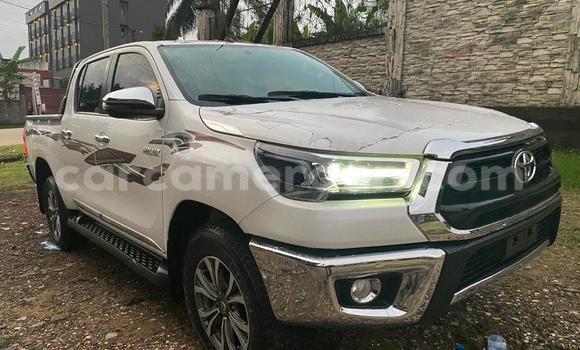 Acheter Import Voiture Toyota Hilux Blanc à Douala, Littoral Cameroon