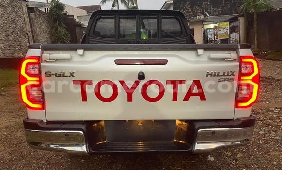 Acheter Import Voiture Toyota Hilux Blanc à Douala, Littoral Cameroon Acheter Import Voiture Toyota Hilux Blanc à Douala, Littoral Cameroon