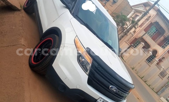 Sayi Sabo Ford Explorer White Mota in Douala a Ƙasar Kamaru Sayi Sabo Ford Explorer White Mota in Douala a Ƙasar Kamaru