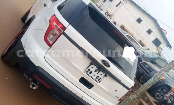 Sayi Sabo Ford Explorer White Mota in Douala a Ƙasar Kamaru Sayi Sabo Ford Explorer White Mota in Douala a Ƙasar Kamaru